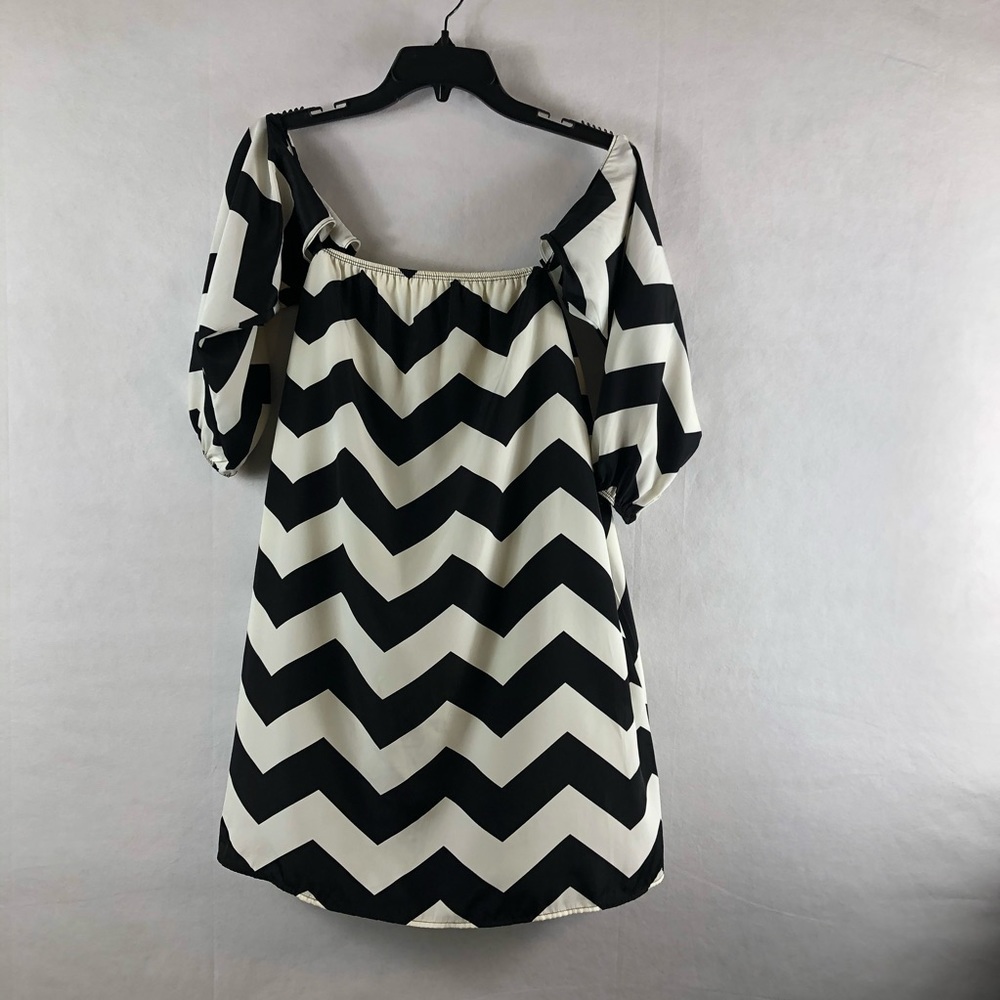 Sage Cold Shoulder dress 
Symmetrical Large Black - Picture 6 of 7